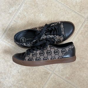 Michael KORs tennis shoes. Good condition